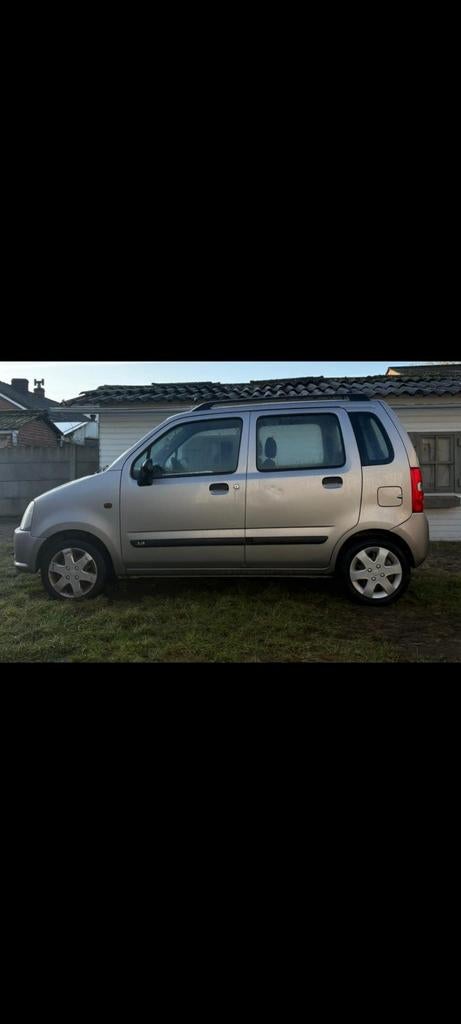 La voiture Suzuki Wagon R+ 1.3 à essence Euro4 démarre et ro, Argent ou Gris, 5 portes, 5 places, Particulier