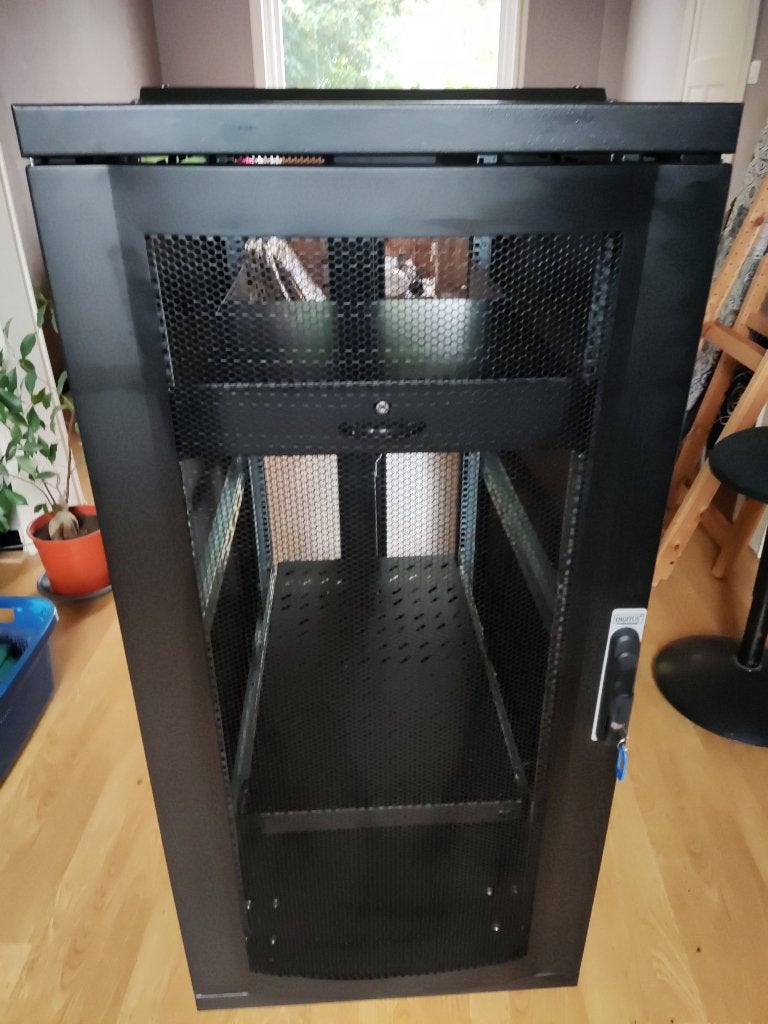 19 inch serverkast 26U, Computers en Software, Serverkasten, Ophalen of Verzenden, Zo goed als nieuw, Geperforeerd, Geperforeerd