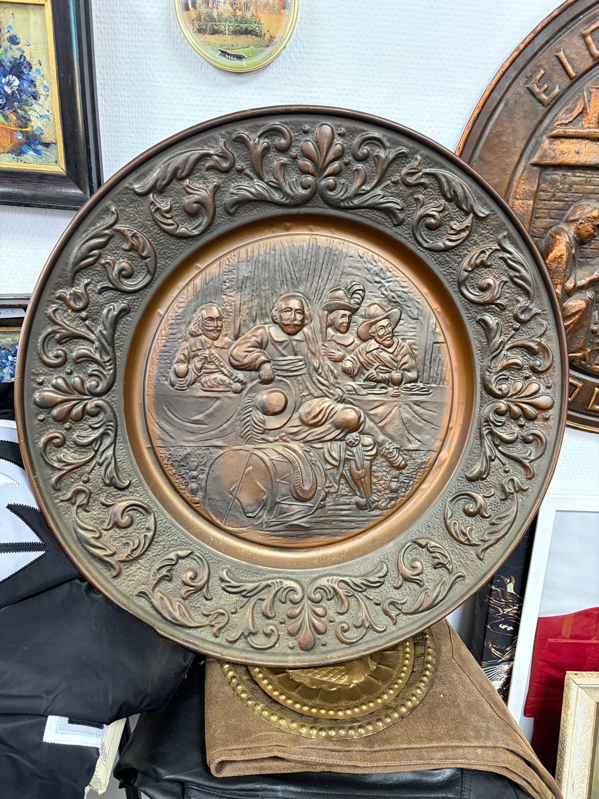 Grote koperen wandschotel met Don Quichot tafereel – Ø 60 cm, Antiek en Kunst, Antiek | Brons en Koper, Koper, Ophalen