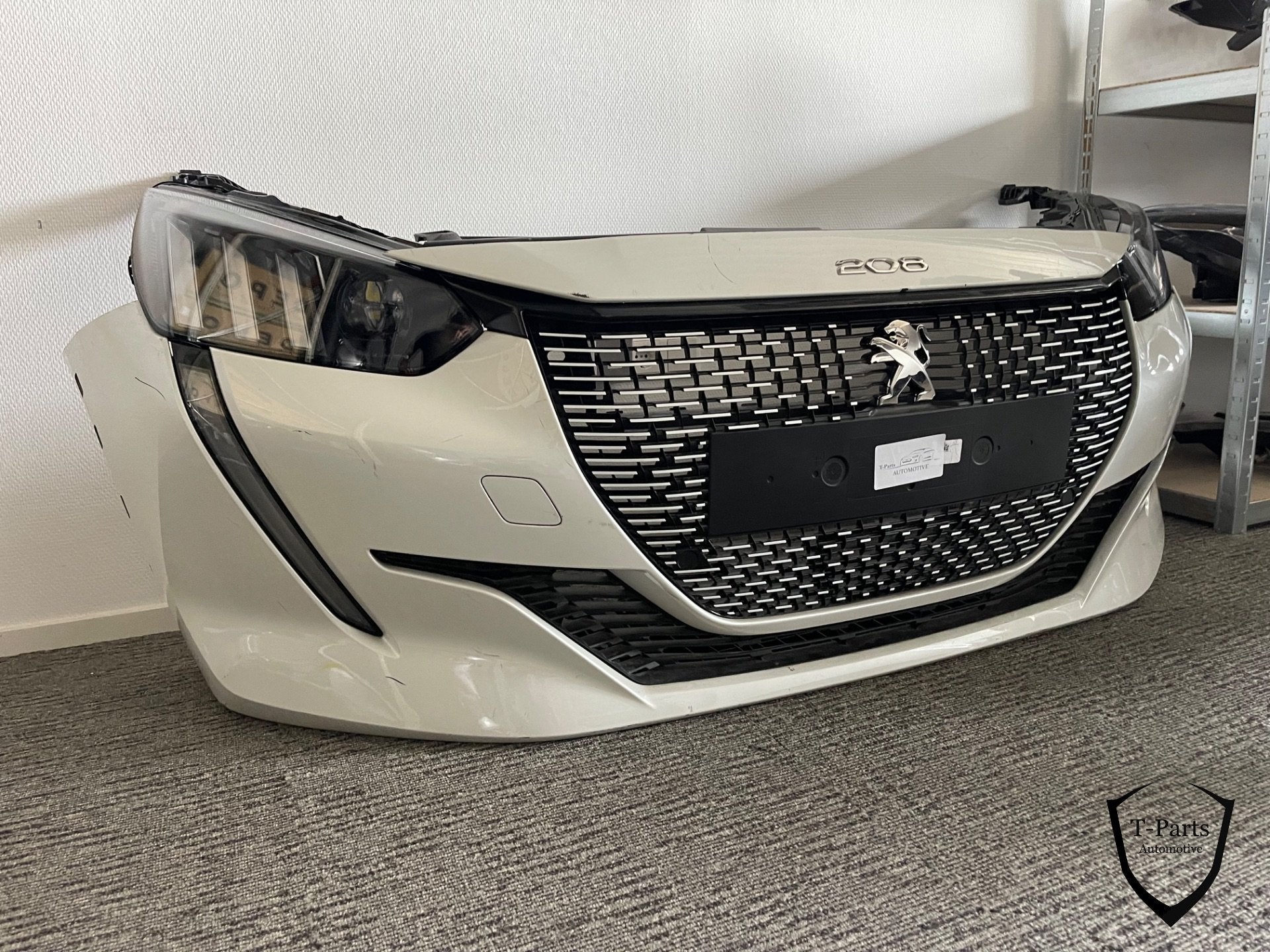 Peugeot 208 GT voorbumper koplamp bumper, Taurusavenue 1
2132 LS  Hoofddorp, NL, Gebruikt, Contact.group@renault.com, Stellantis N.V.