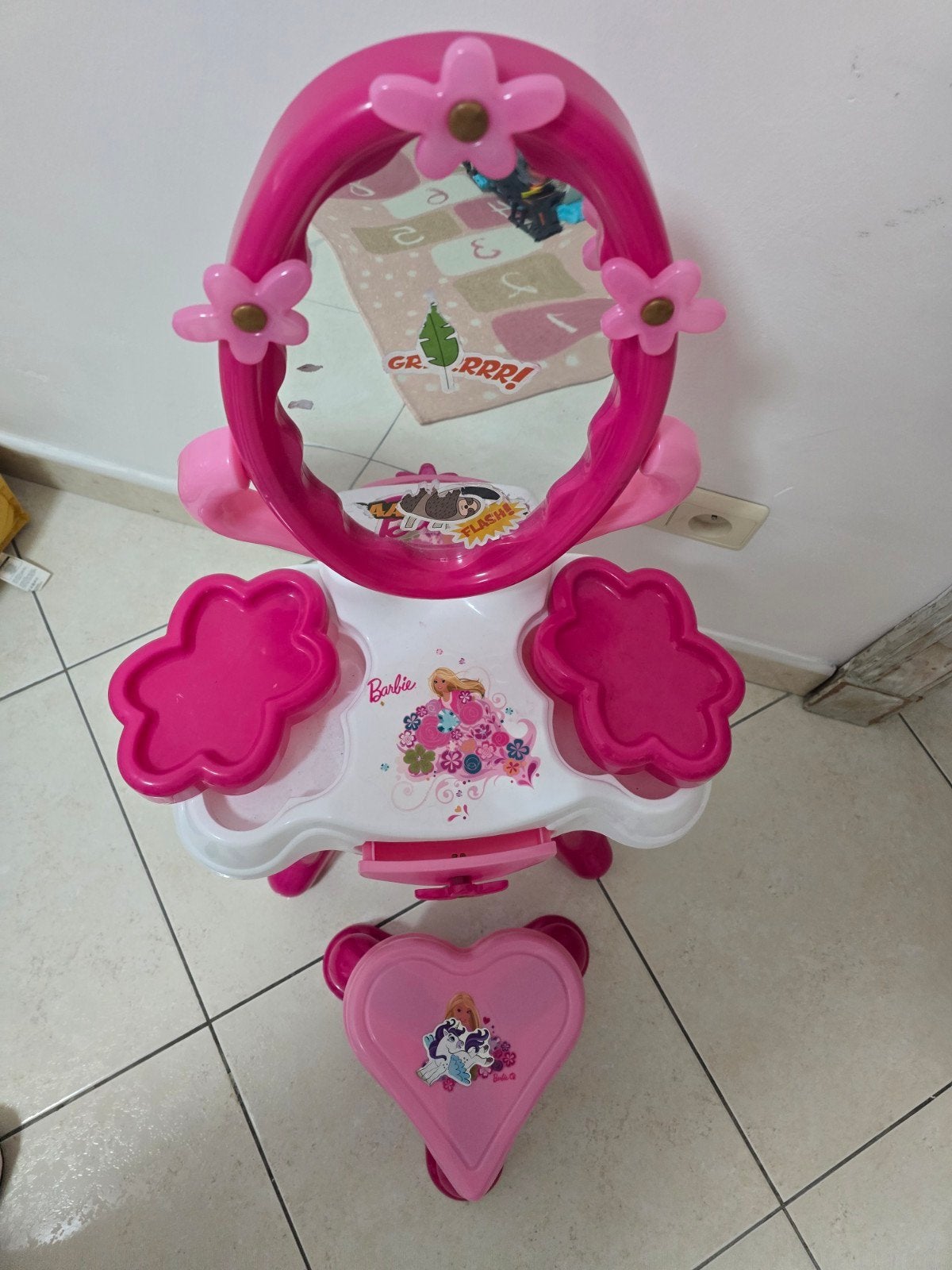 Coiffeuse Barbie, Enlèvement