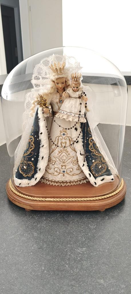 Madonna met kind onder stolp, Ophalen, Zo goed als nieuw