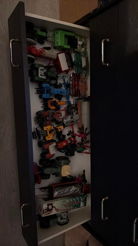 Diverse soorten miniatuur tractors, Ophalen, Zo goed als nieuw