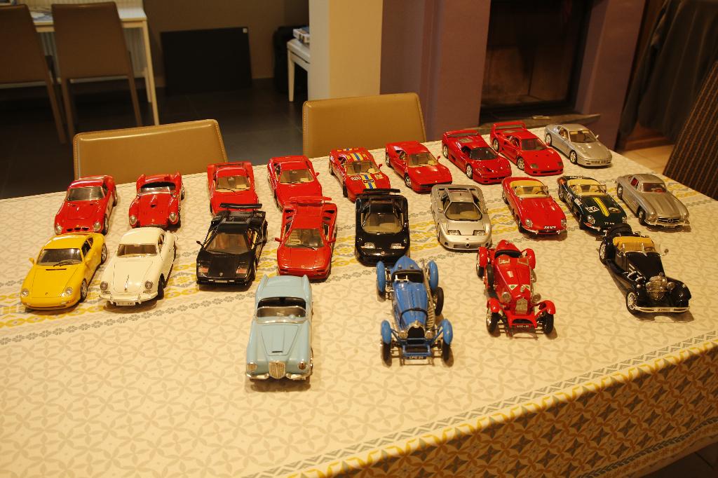 Modèle réduit voitures de la marque Bburago 1/18, Hobby & Loisirs créatifs, Enlèvement, Comme neuf, Voiture, Burago