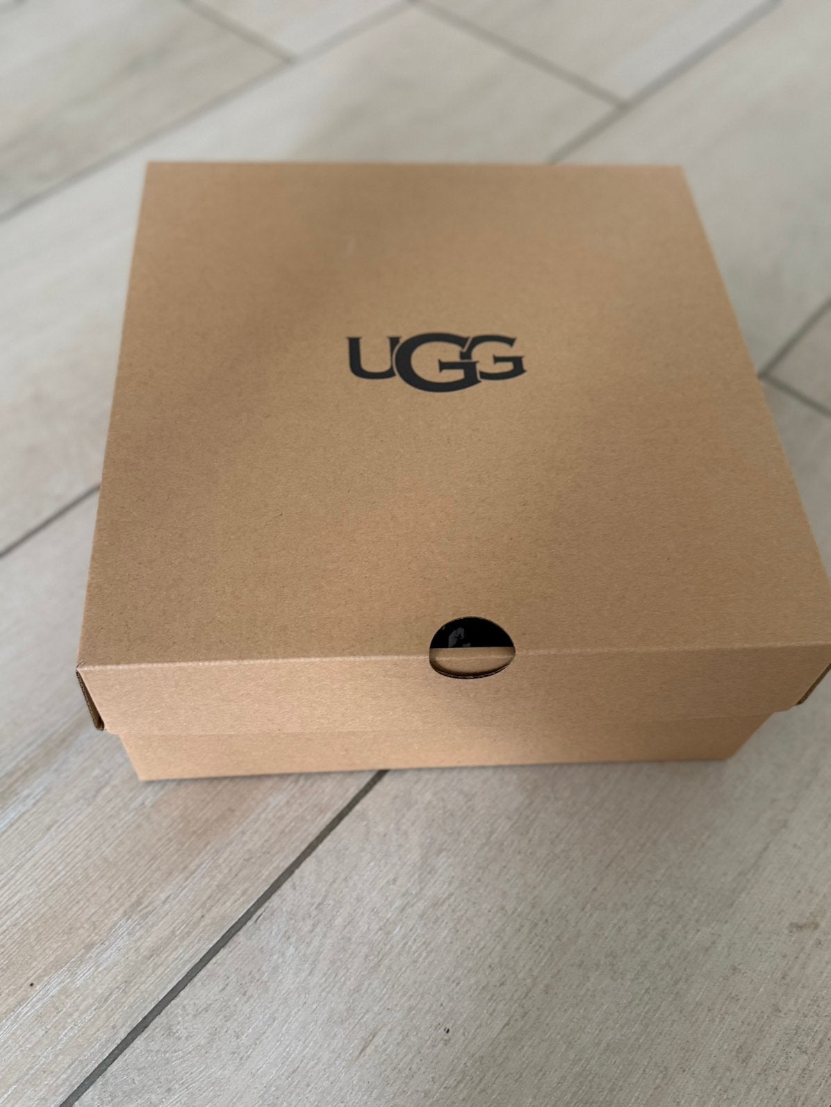 Uug lowmel women, Ophalen, Zo goed als nieuw