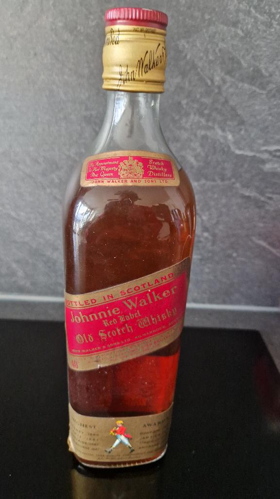 Vintage Johnnie Walker  red label, Collections, Neuf, Autres régions, Enlèvement ou Envoi, Pleine
