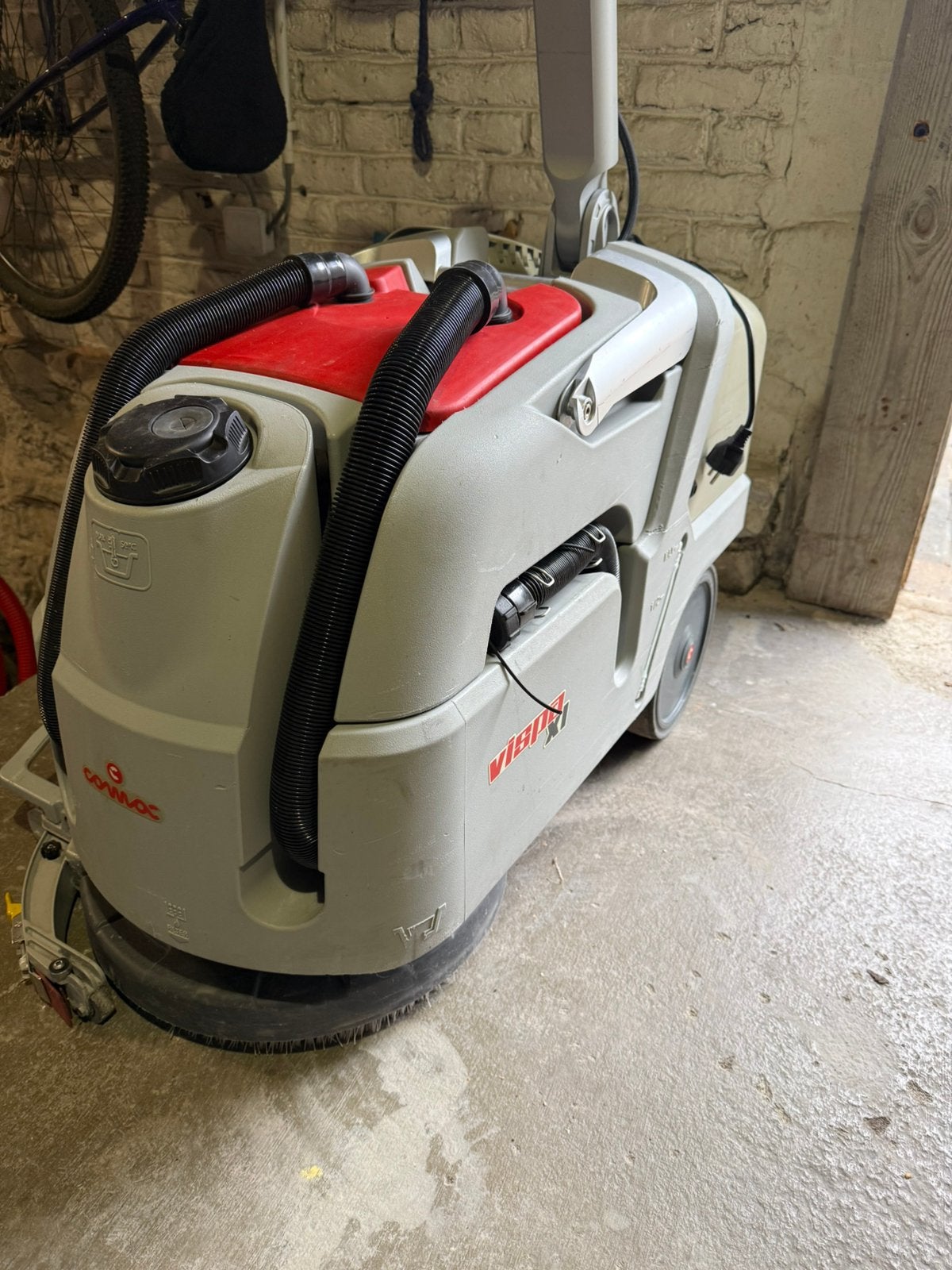 Comac Vispa XL (2021)  – Batteries neuves – Facture TVA, Enlèvement, Comme neuf, Machine de nettoyage à brosse