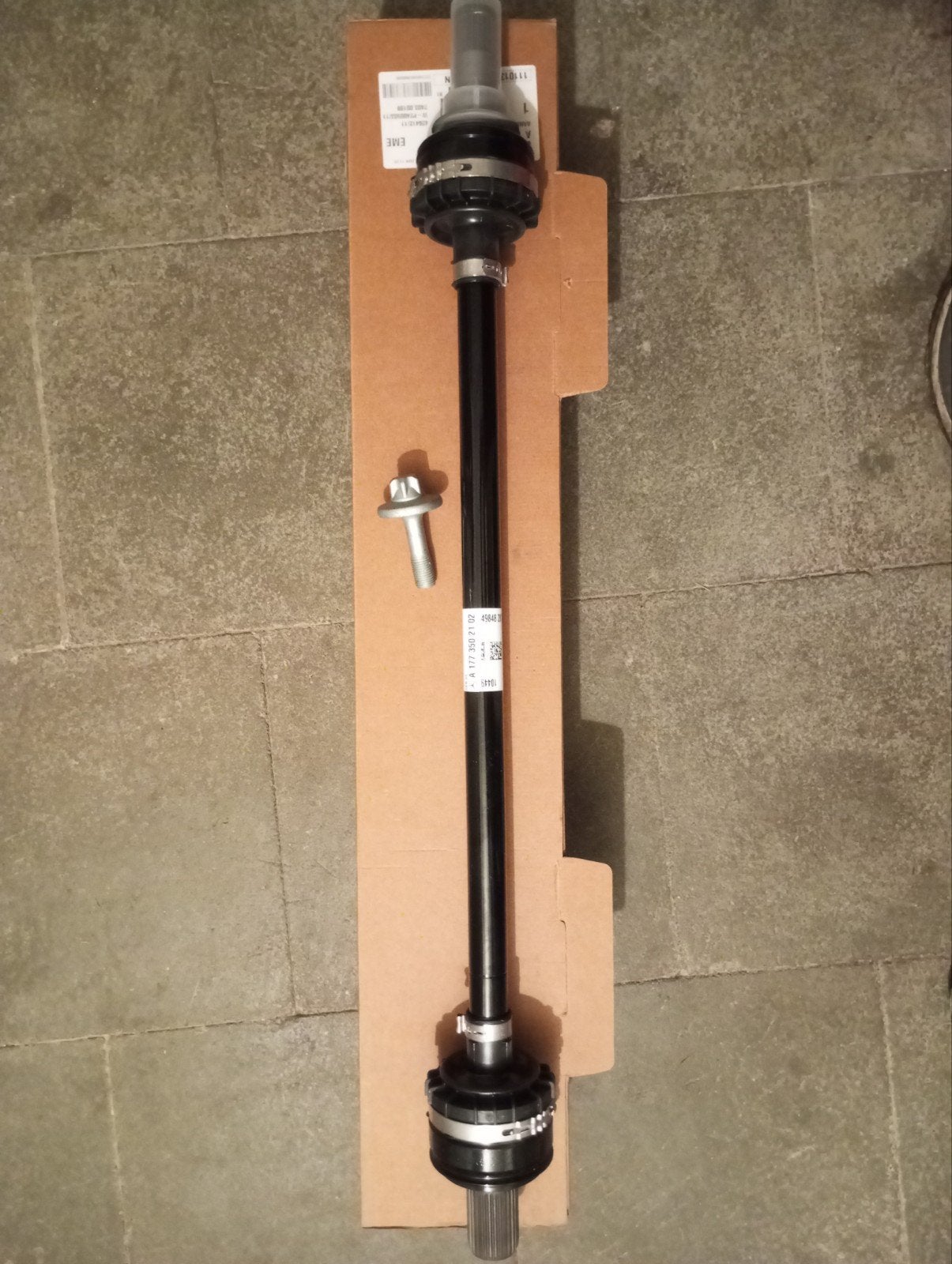 Hinterachswelle voor Mercedes A35 AMG, Ophalen