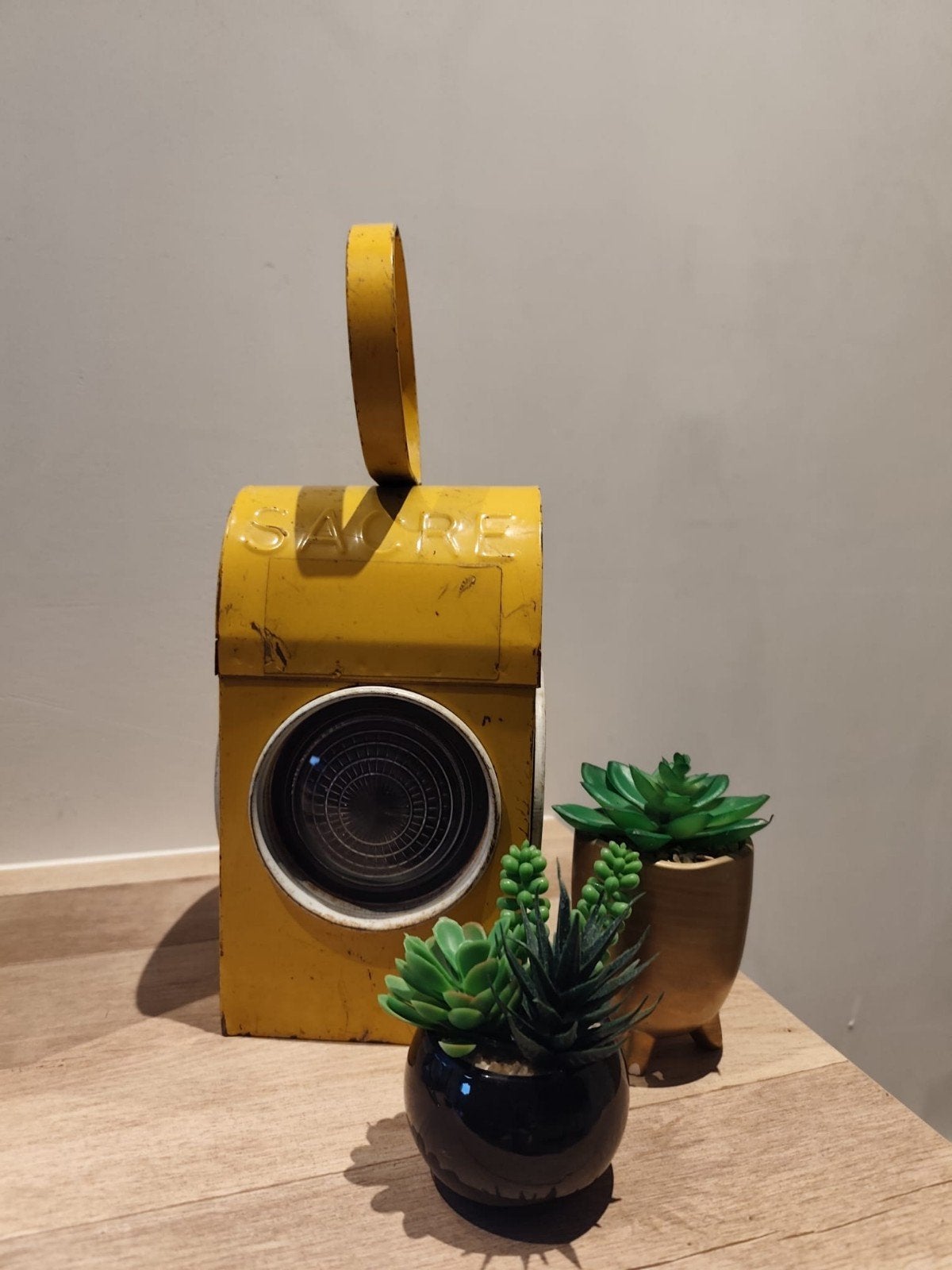 lampe à kérosène sacrée, Enlèvement