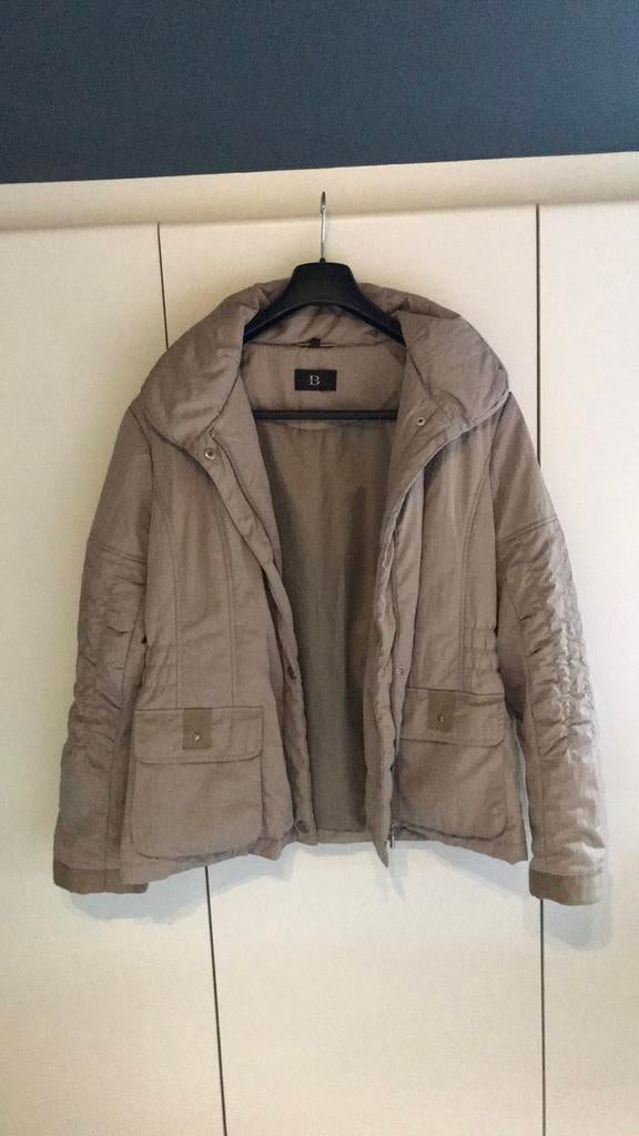 Damesjas, Ophalen of Verzenden, Maat 42/44 (L), Beige