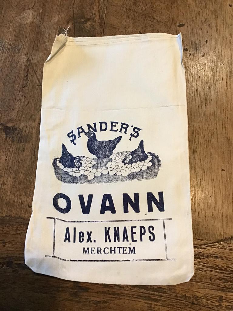 Zeer oud eiermeelzakje in linnen, Ophalen, Zo goed als nieuw