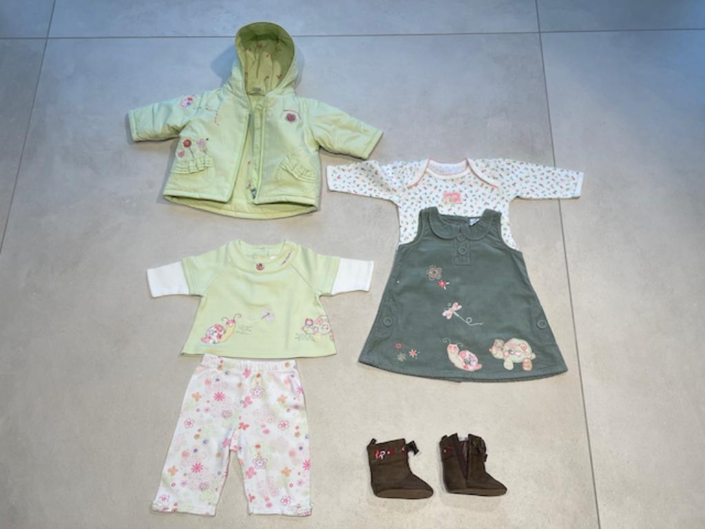 Lot de vêtements (52 pièces) pour fille de 1 à 3 mois, Enlèvement ou Envoi, Comme neuf, Autres tailles