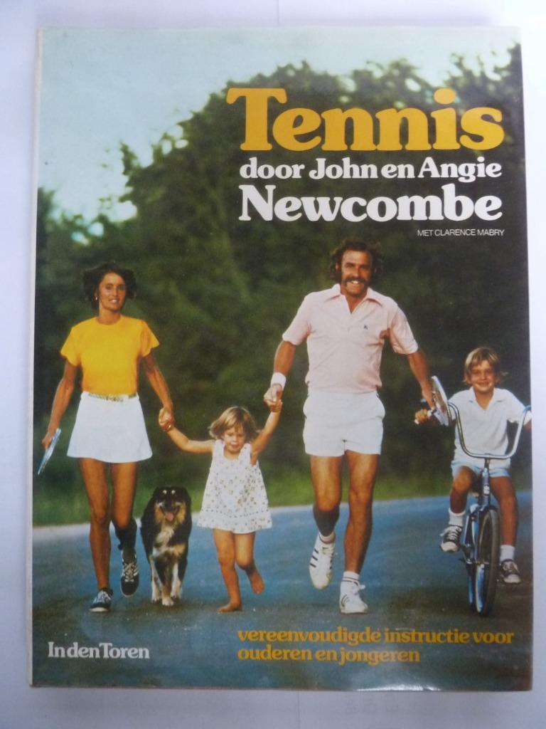 Tennis. John en Angie Newcombe. 1977, Boeken, Sportboeken, Zo goed als nieuw, Balsport, Ophalen of Verzenden