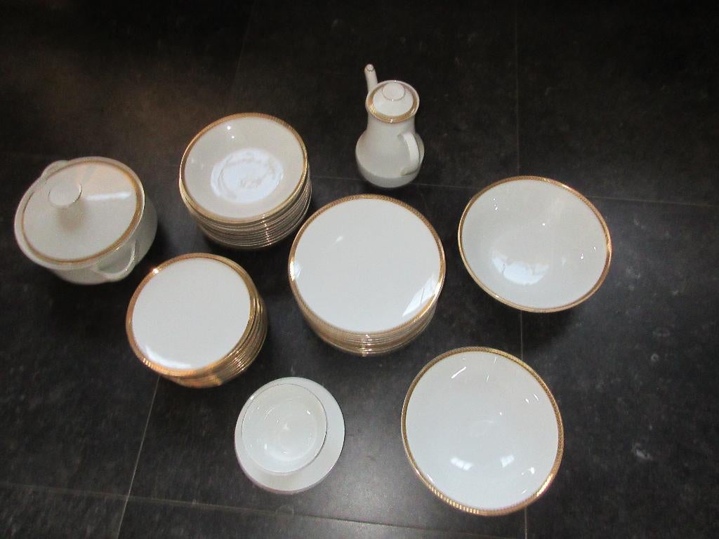 Deel van servies Bavaria WINTERLING MARKTLEUTHEN verguld, Antiek en Kunst, Antiek | Servies los, Ophalen