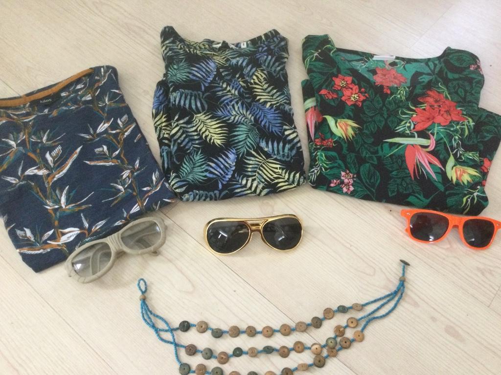 Hawai  shirts  - Small en  Medium, Ophalen of Verzenden, Zo goed als nieuw, Feestartikel