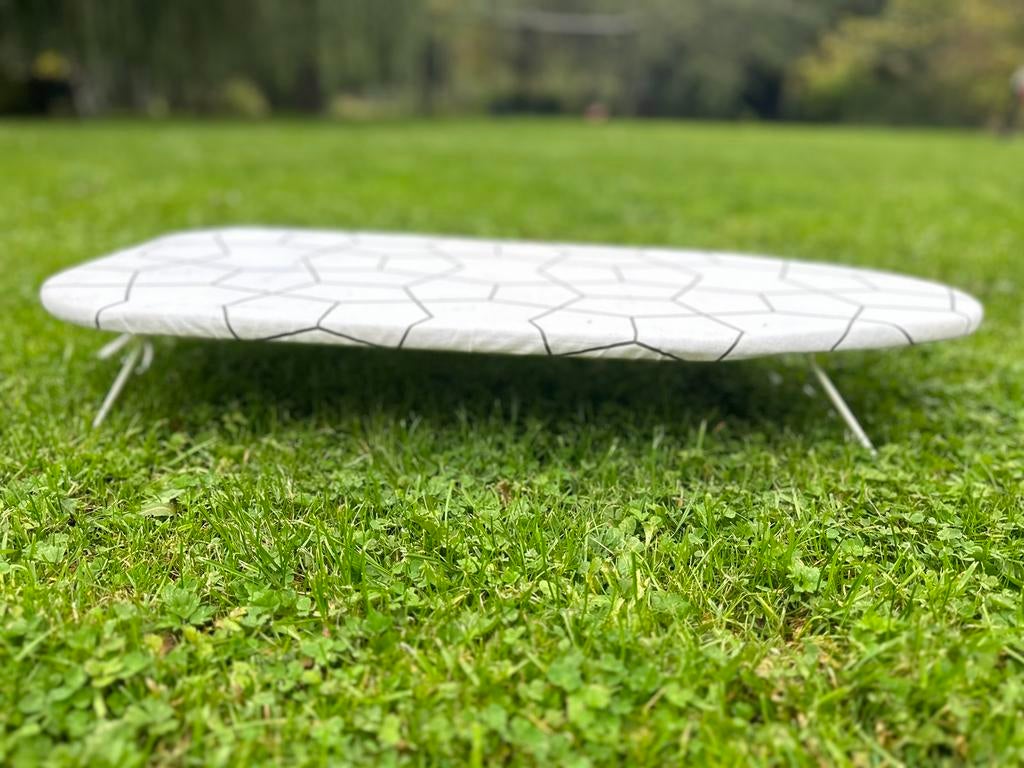 Kleine strijkplank vr op een tafel, Elektronische apparatuur, Strijkijzers en Strijkplanken, Ophalen, Gebruikt