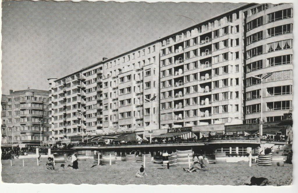 OSTENDE  OOSTENDE BUILDINGS SUR LA DIGUE  - OP DE ZEEDIJK  C, Enlèvement ou Envoi, Non affranchie, Flandre Occidentale