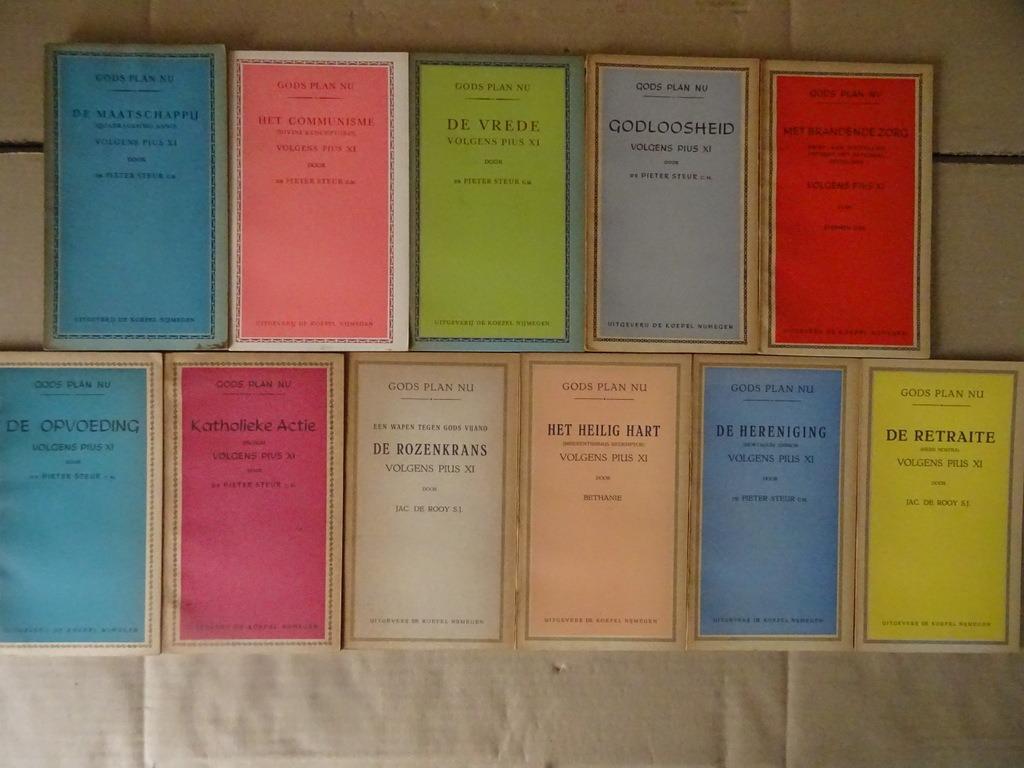 Gods plan nu volgens Pius XI collectie 1946-1949 Ook los 9e, Christendom | Katholiek, Diverse auteurs, Ophalen of Verzenden, Zo goed als nieuw