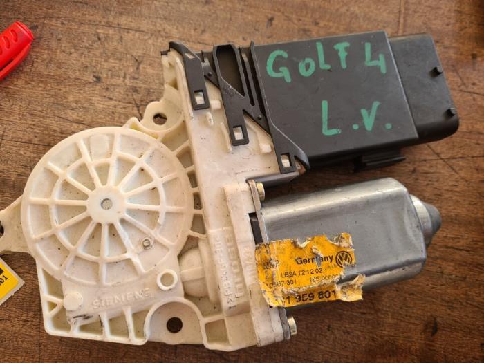 Moteur de vitre portière d'un Volkswagen Golf, Autos : Pièces & Accessoires, Carrosserie & Tôlerie, Volkswagen, Utilisé, 3 mois de garantie