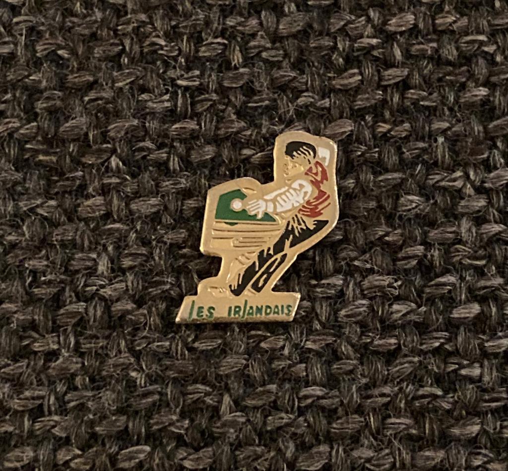 PIN - LES IRLANDAIS - POOL - BILJART - BILLARD - SNOOKER, Envoi, Utilisé, Sport, Insigne ou Pin's