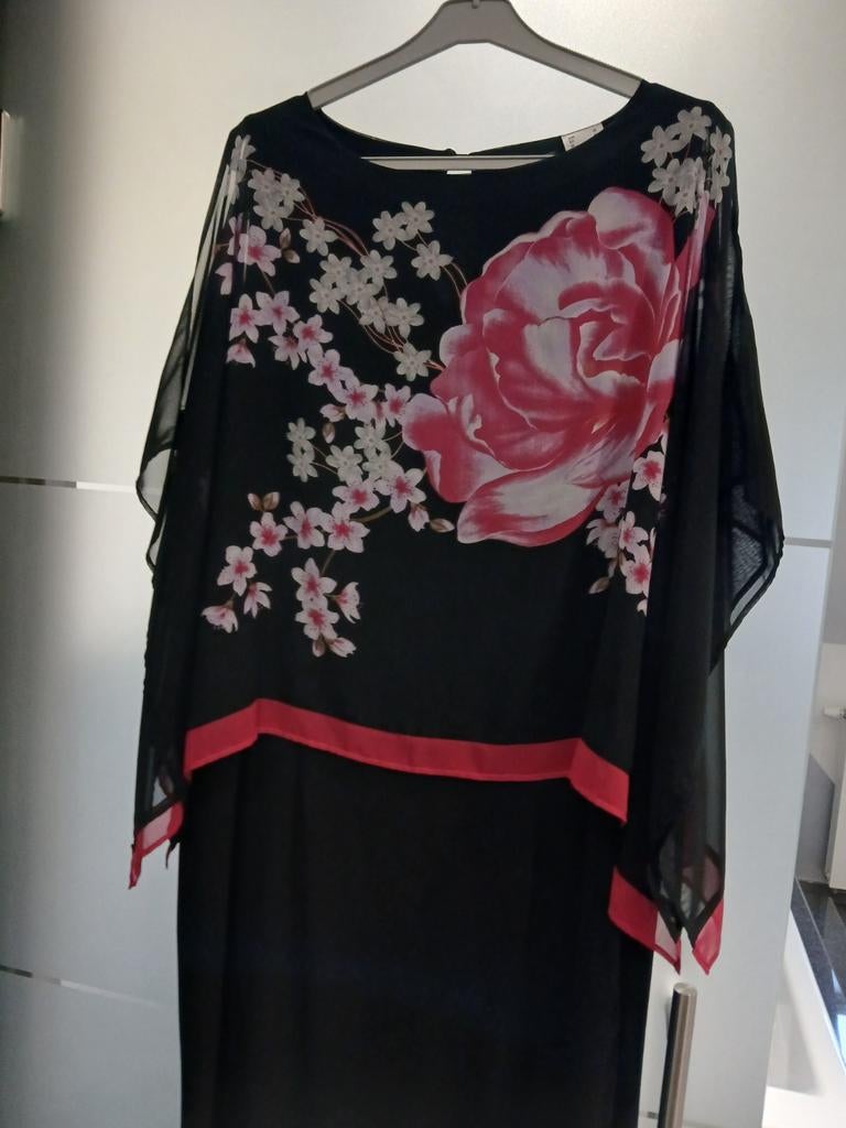 robe noire avec petit voile taille 48, Enlèvement, Porté, Robe