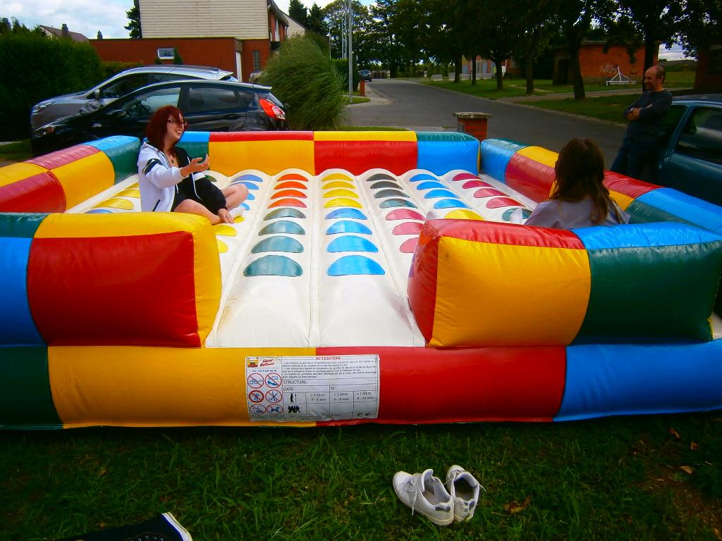 Twister gonflable LOCATION, Hobby & Loisirs créatifs, Articles de fête | Location, Comme neuf, Enlèvement