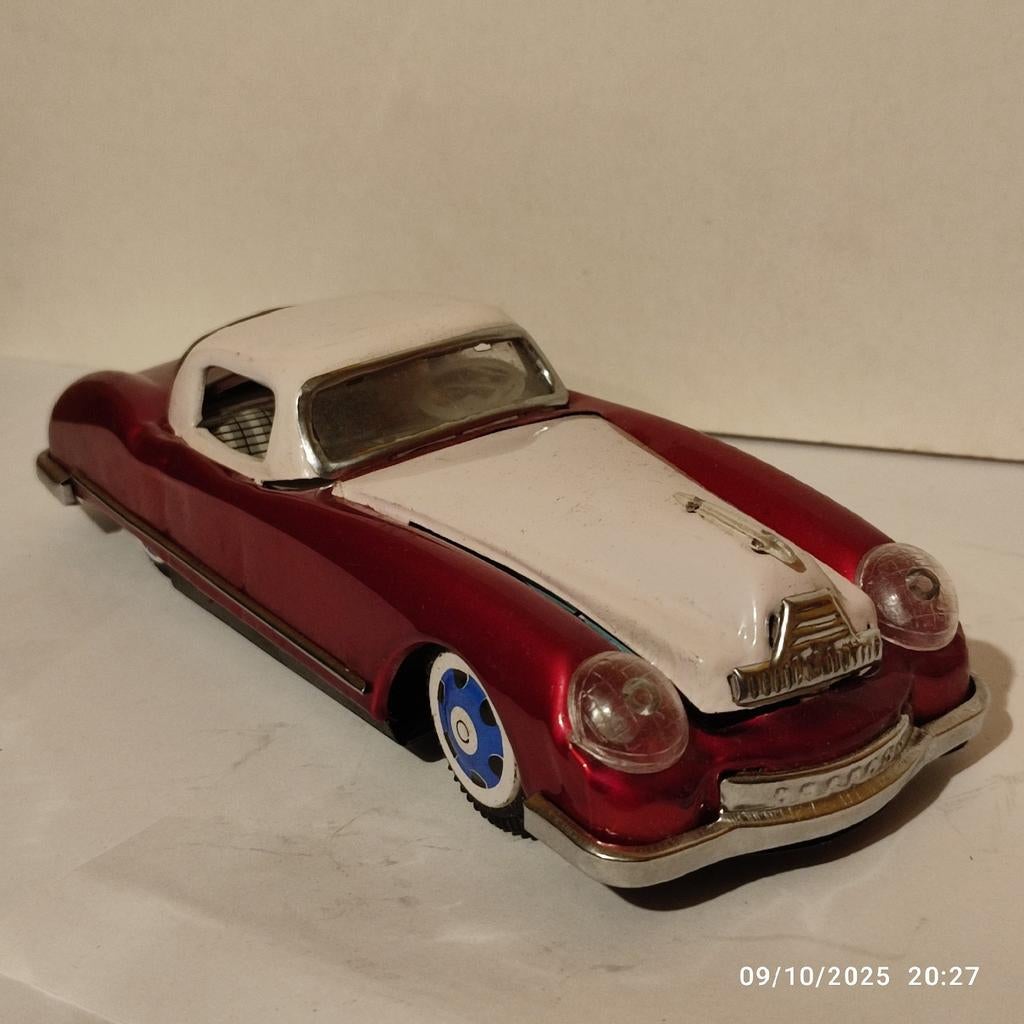 Ancienne voiture en tôle avec sa boîte ., Enlèvement ou Envoi, Neuf