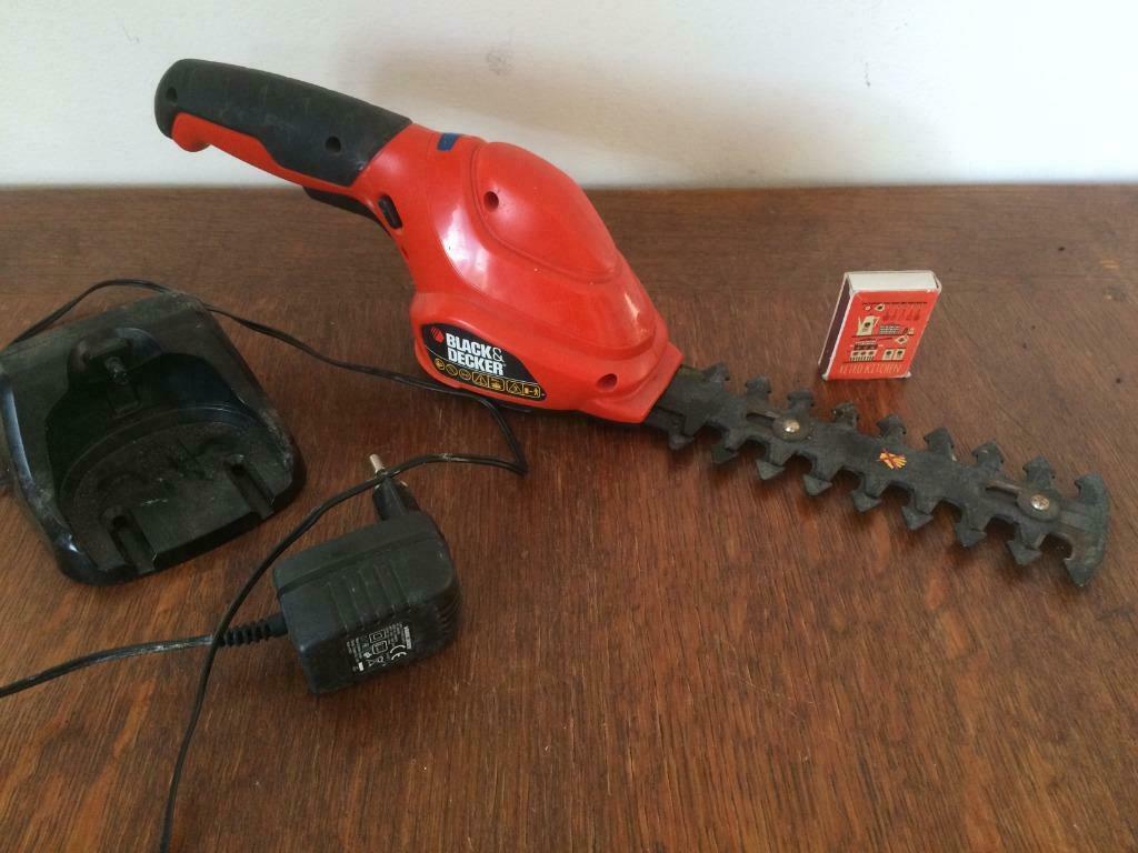 Heggen buxus elektrisch schaartje oplaadbaar Black & Decker, Ophalen of Verzenden, Gebruikt, Overige soorten, Black+Decker