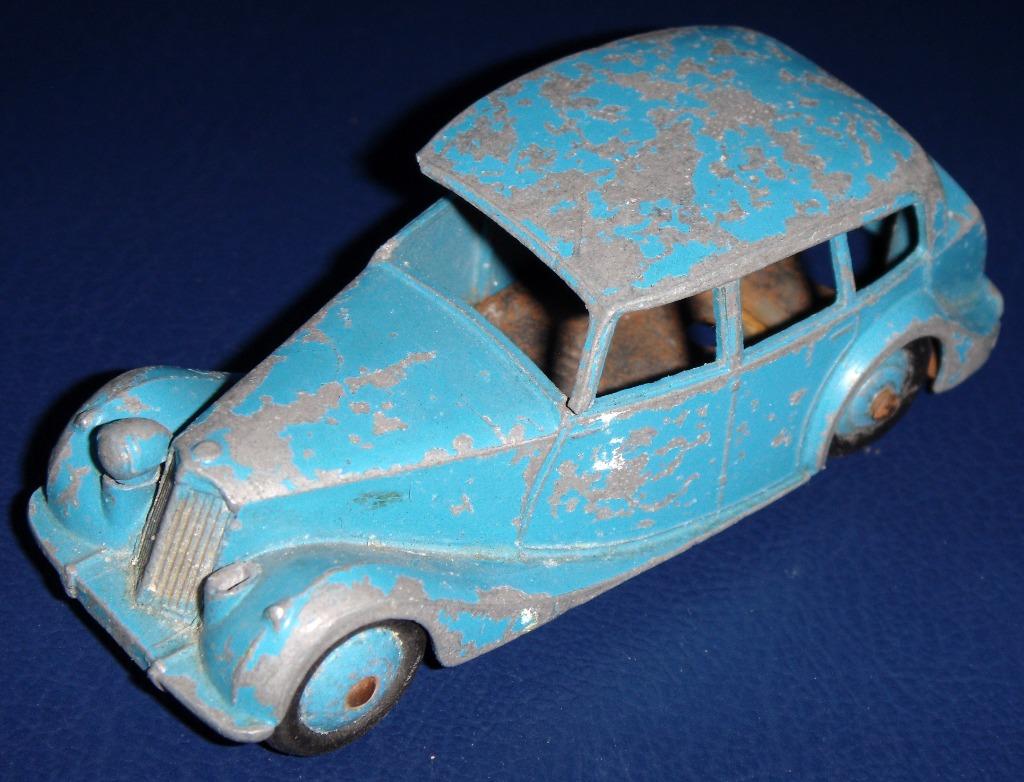 Triumph 1800 Saloon, Dinky Toys Meccano Ltd. No. 40B, 1947, Ophalen of Verzenden, Gebruikt, Auto, Dinky Toys