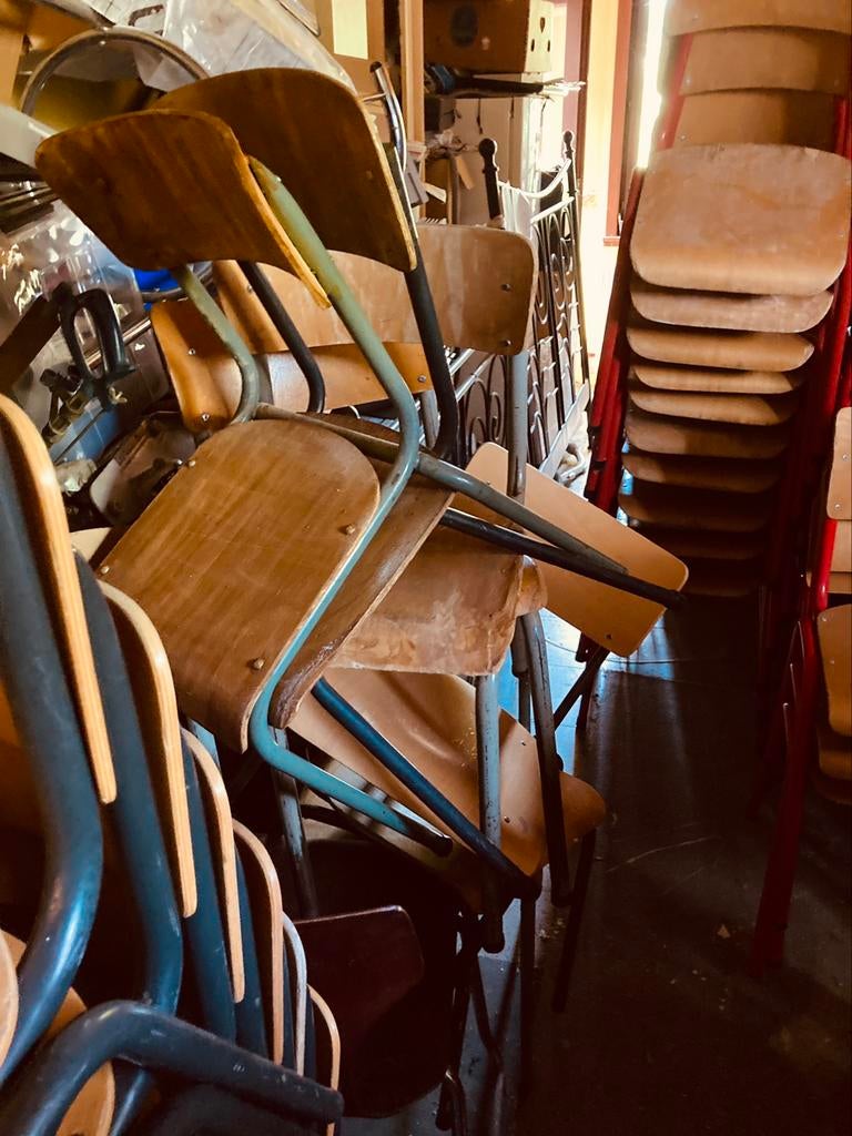 Vintage houten schoolstoelen en stapelstoelen, Ophalen