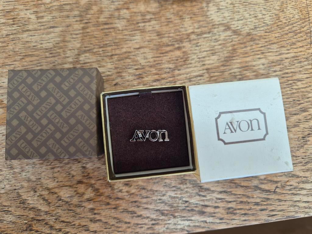 Broche vintage en métal argenté Avon., Enlèvement ou Envoi, Comme neuf