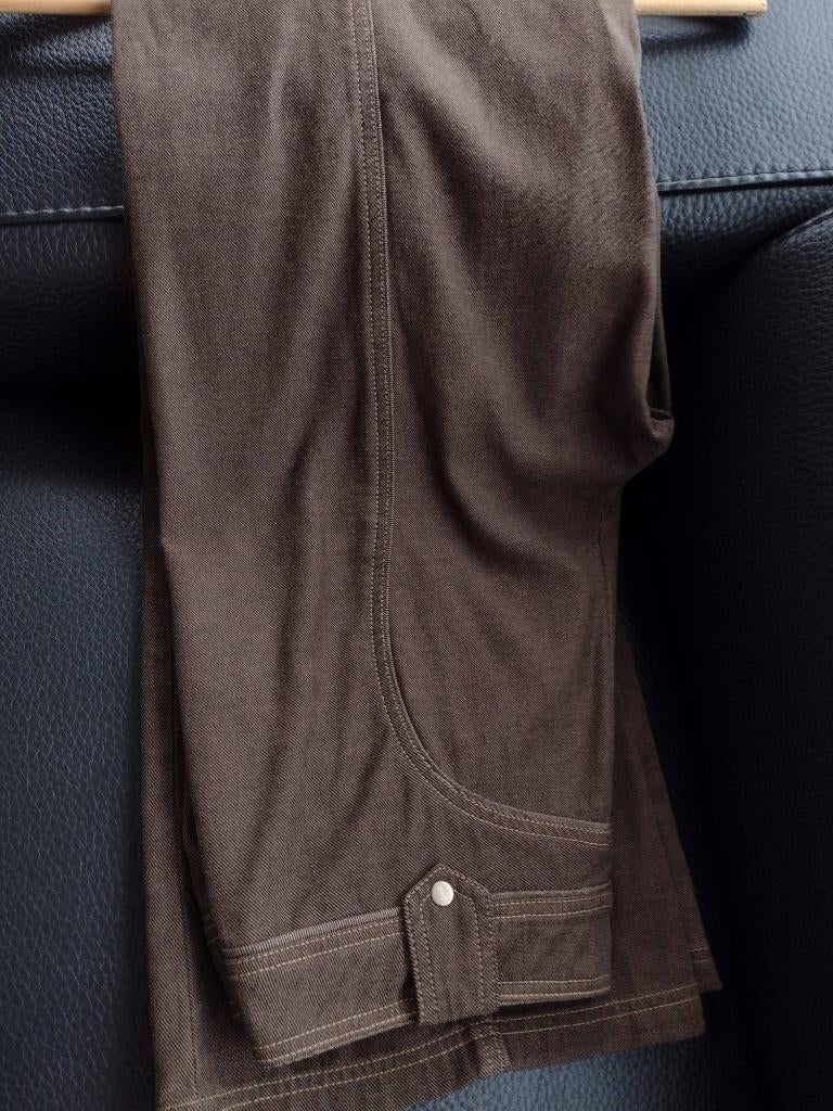 Jean Trussardi, 40/L + manches longues  + pull ou TS gratuit, Enlèvement ou Envoi, Comme neuf, Taille 38/40 (M)