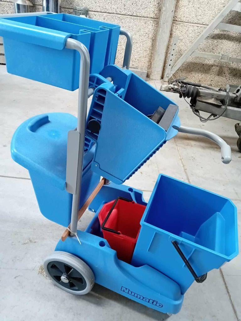 Poetskar Numatic, Enlèvement, Seau, Bac ou Chariot à balais