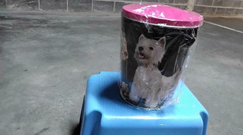 Poubelle décors chiens.Avec couvercle. Neuve., Enlèvement ou Envoi, Neuf