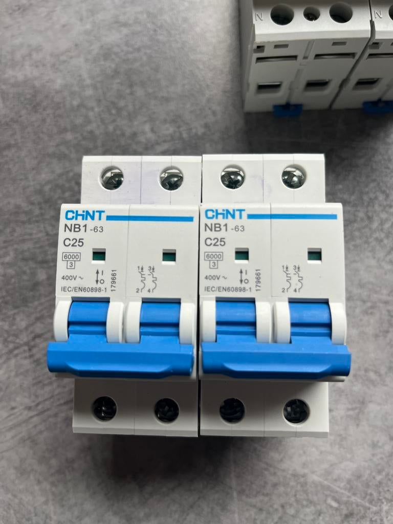 Nieuwe Automatische zekeringen en differentielen 25A 30mA, Doe-het-zelf en Bouw, Ophalen of Verzenden, Nieuw