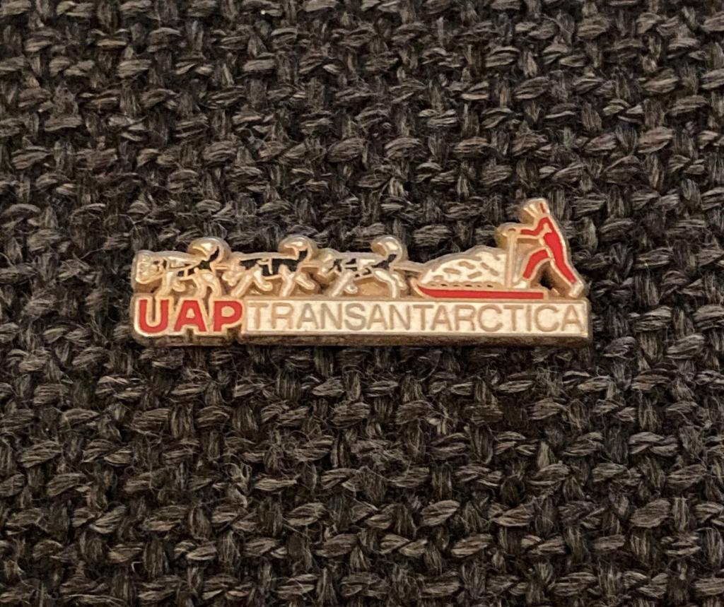PIN - UAP TRANSANTARCTICA - ANTARCTICA - SNEEUWHONDEN, Envoi, Utilisé, Autres sujets/thèmes, Insigne ou Pin's
