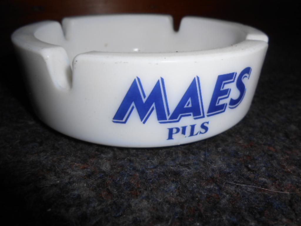 Cendrier Maes Pils blanc Ø 10,5 cm, Collections, Marques de bière, Enlèvement ou Envoi, Utilisé, Verre ou Verres