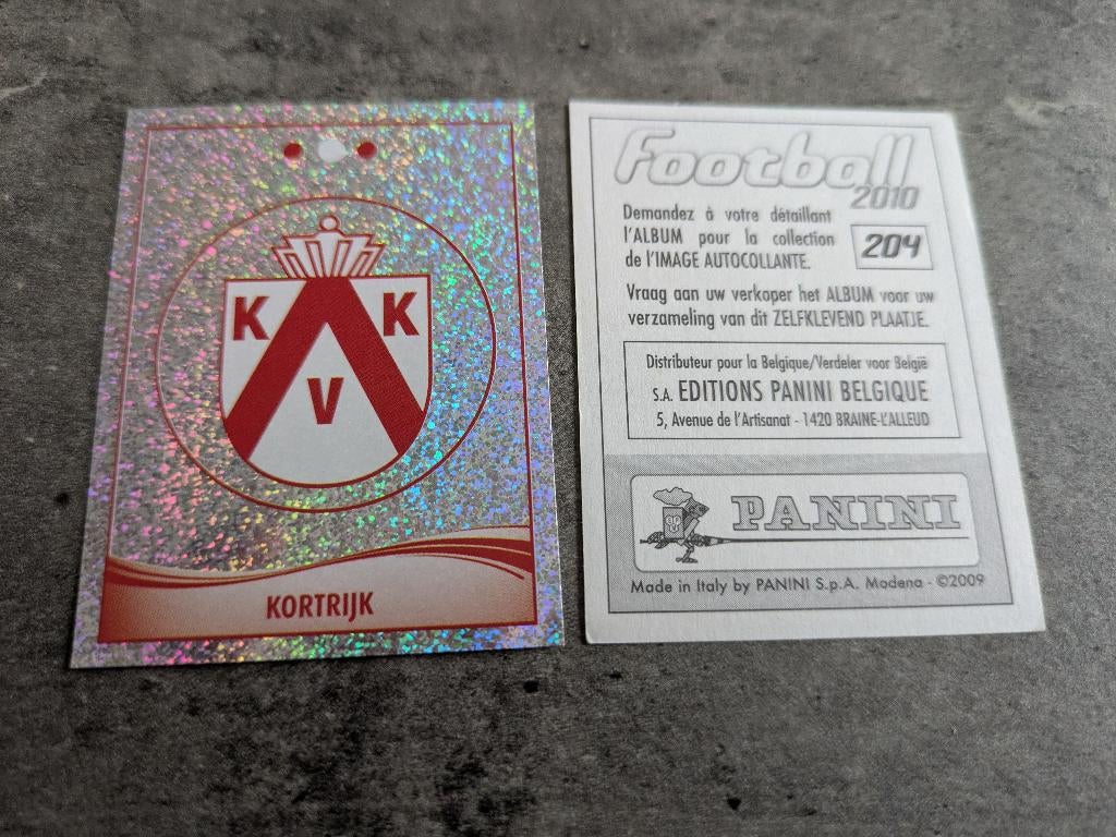PANINI FOOTBALL 2010 embleem /badge voetbal KV KORTRIJK 204, Hobby en Vrije tijd, Stickers en Plaatjes, Nieuw, Sticker, Verzenden