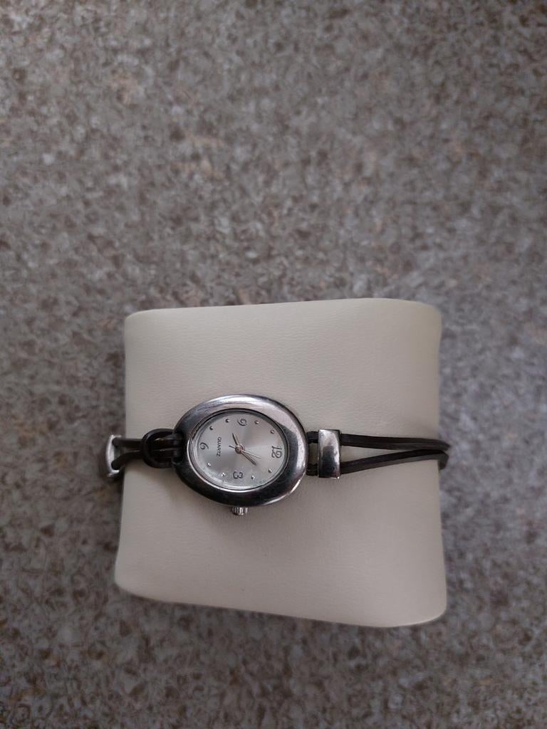 Montre femmes  quartz, Bijoux, Sacs & Beauté, Enlèvement, Comme neuf