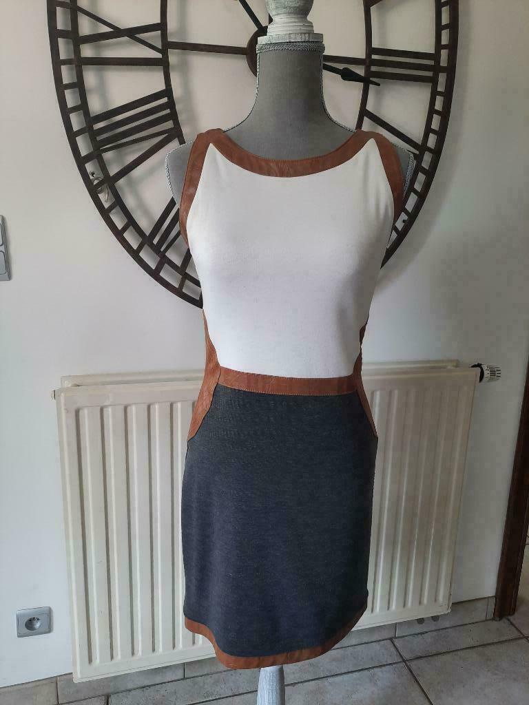 Mooi kleedje van CTN maat 34, Kleding | Dames, Jurken, CTN, Beige, Ophalen of Verzenden, Maat 34 (XS) of kleiner