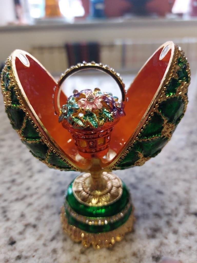 Prachtig ei in Fabergé-stijl in geëmailleerd metaal, zeer de, Ophalen