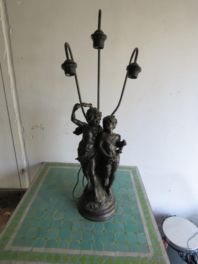 Antieke lamp 3 lichtpunten hars en steen Auguste Moreau, Ophalen