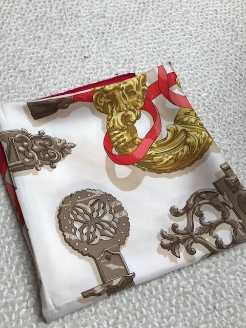 Foulard/Carré HERMES (avec étiquette), Enlèvement ou Envoi, Comme neuf, Rouge