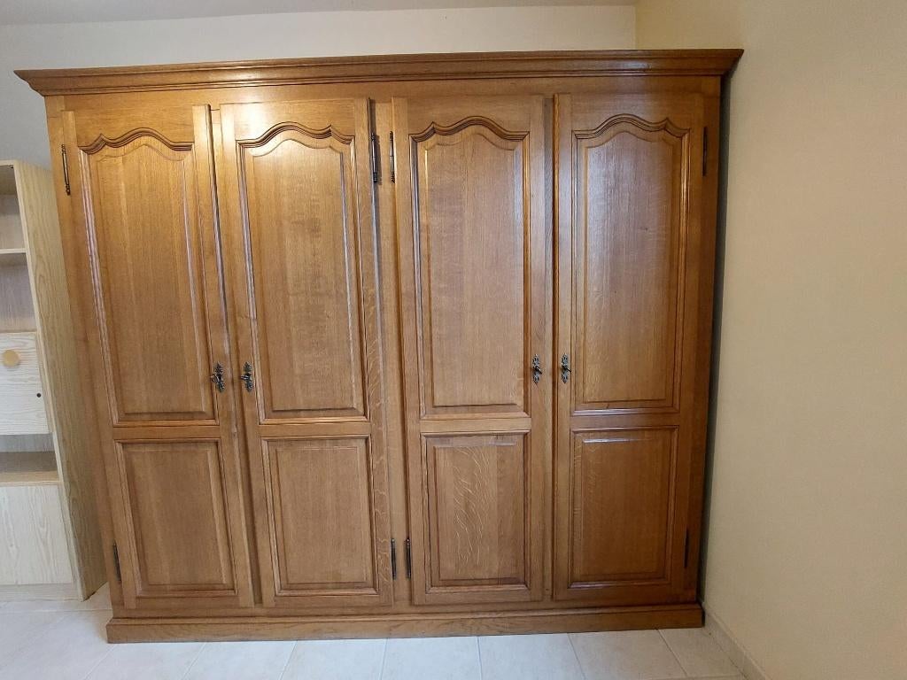 Kleerkast in donkerbruin hout met 4 deuren, Huis en Inrichting, Kasten | Kleerkasten, Ophalen, Met deur(en), Gebruikt, Klassiek
