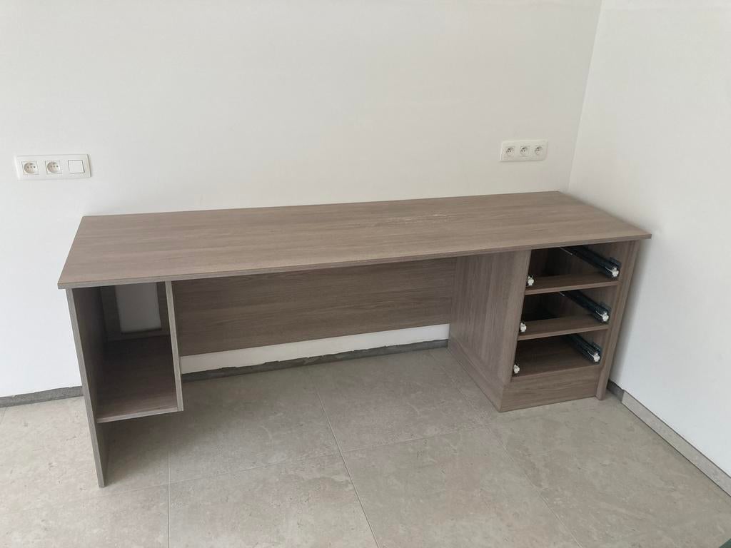 Bureau 2m, Enlèvement, Utilisé