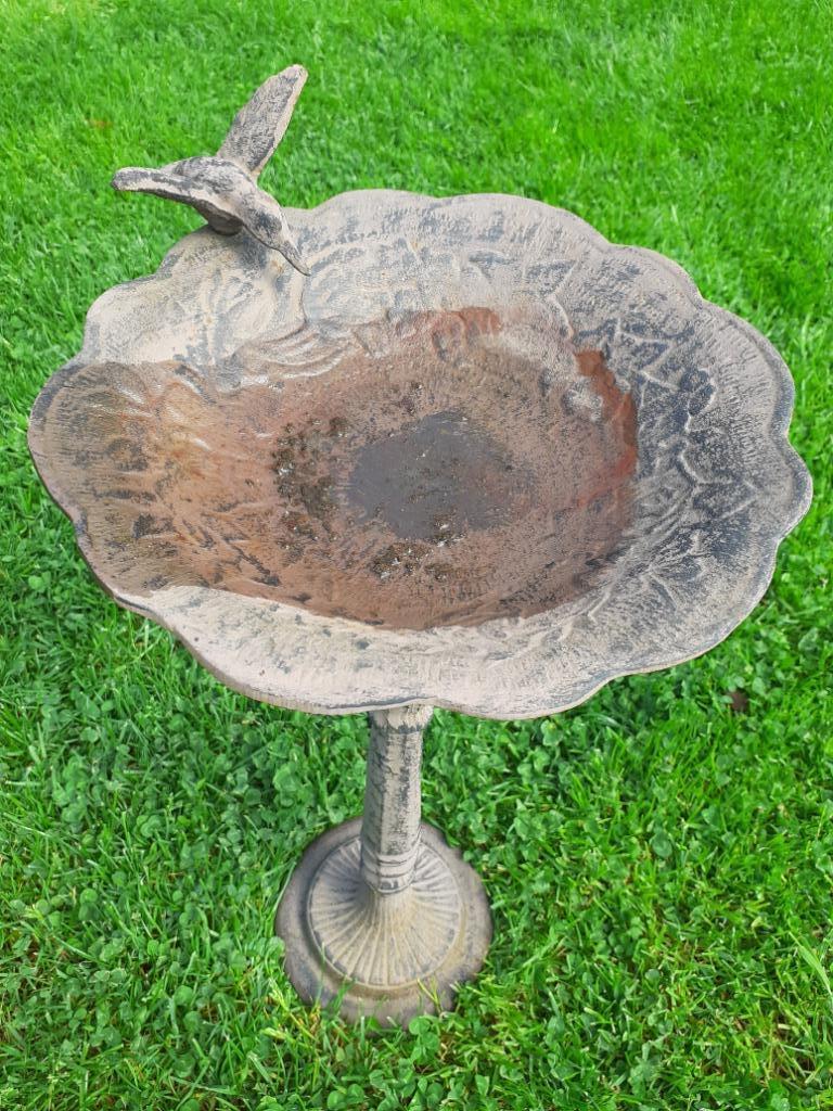 PRACHTIG VOGELBAD IN BRUIN GEPATINEERD GIETIJZER, Tuin en Terras, Ophalen of Verzenden, Zo goed als nieuw