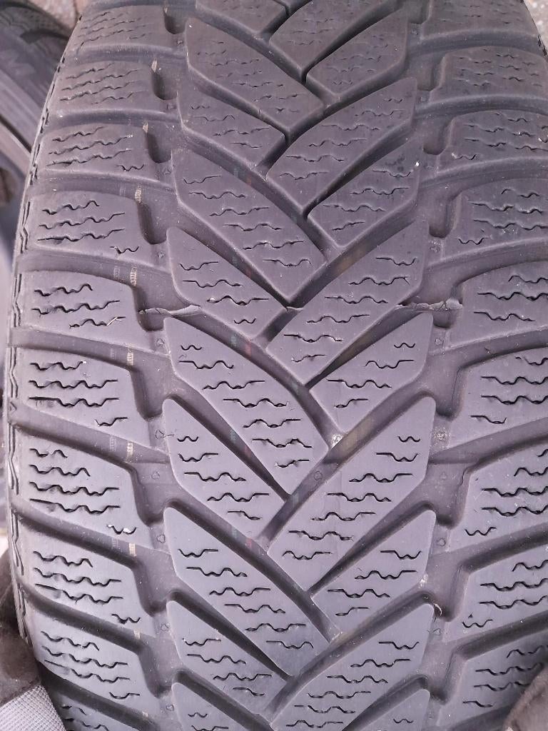 De bons pneus d'hiver 205/55/16, Autos : Pièces & Accessoires, Pneus & Jantes, Pneus et Jantes, Pneus hiver, 16 pouces, Véhicule de tourisme