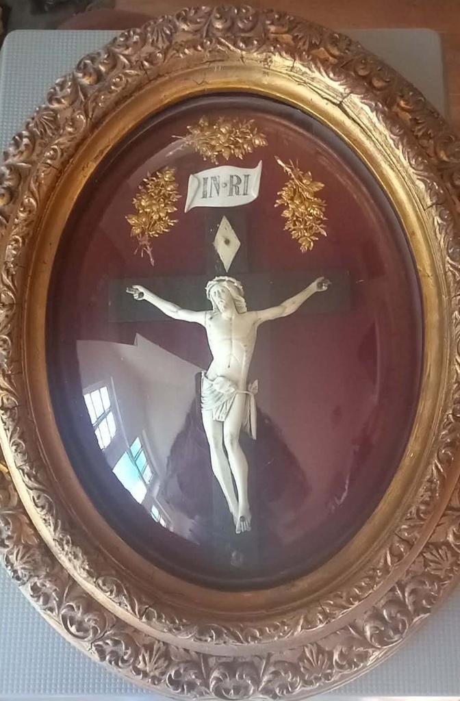 Antiek Frans Ivoren Kruisbeeld/Bladgoud Gessolijst/Bol Glas, Ophalen