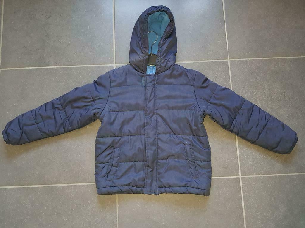 donkerblauwe jas met kap - maat 122-128, Ophalen, Zo goed als nieuw, Jongen, Jas