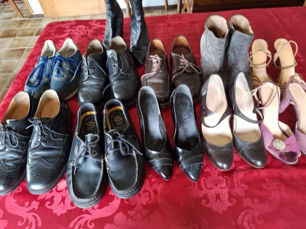 Lot de 8 paires de chaussures en cuir pour dames ., Enlèvement, Comme neuf, Autres couleurs, Chaussures à lacets
